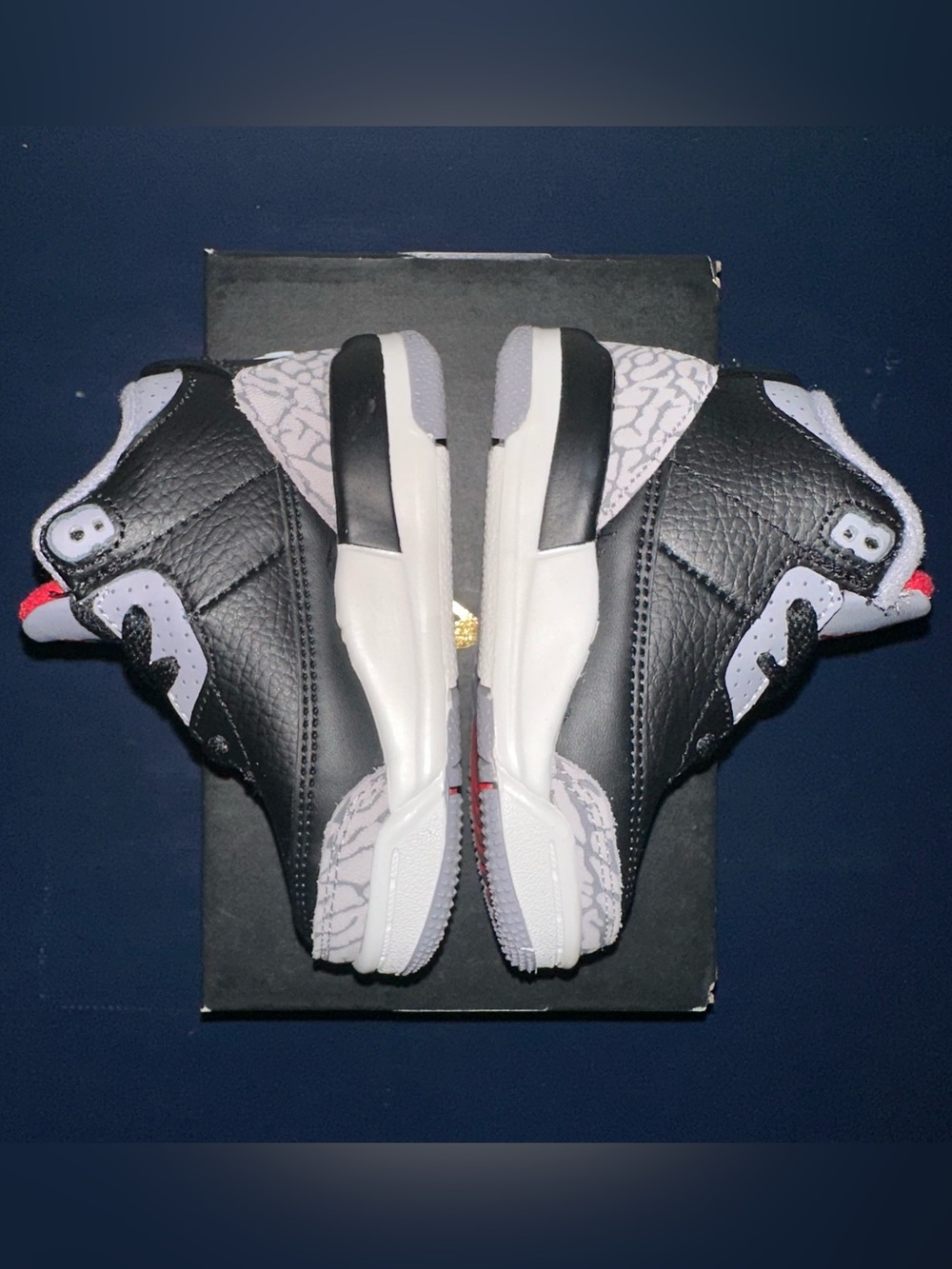 Jordan 3 Retro Black Cement Toddler Size 5C Sneaker DM0968-010 - Picture 4 of 9